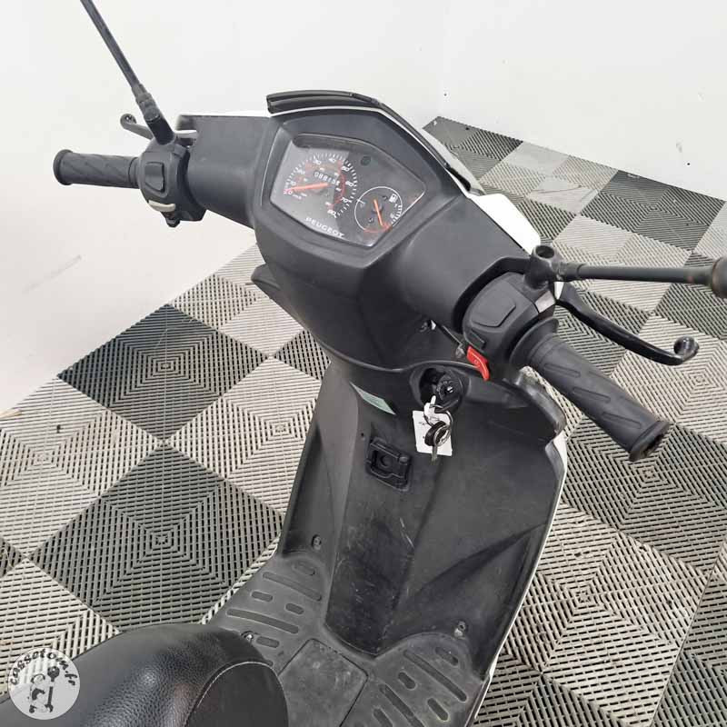 Peugeot Kisbee 50 2019 accidente - La Casse de l Oncle Tom