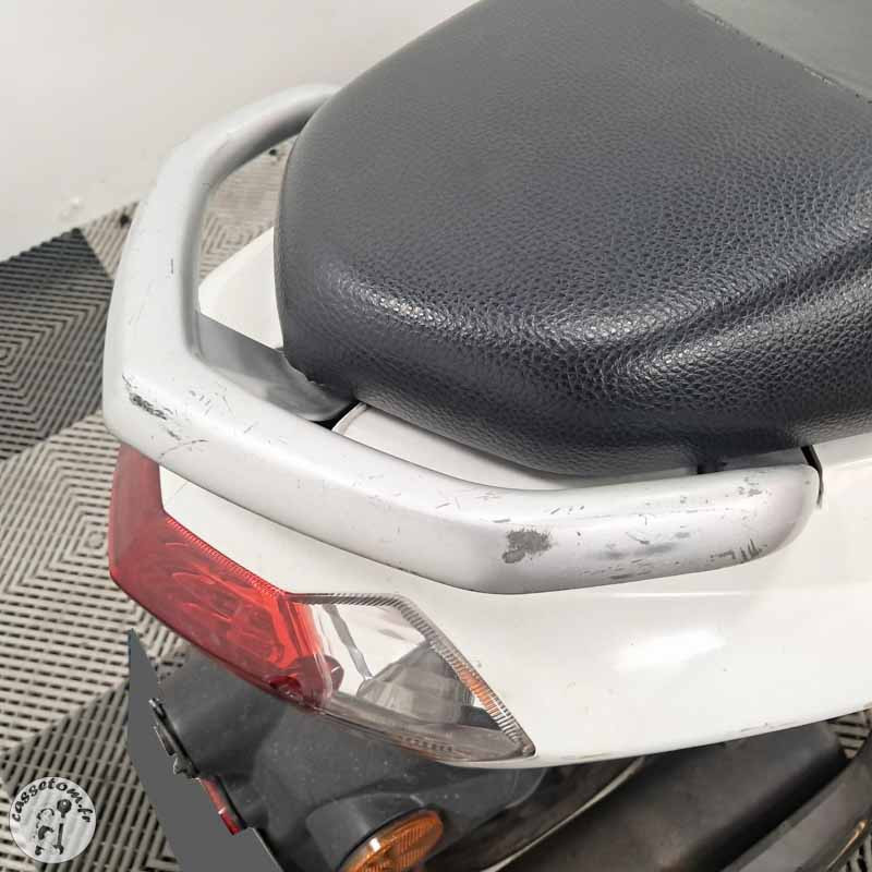 Peugeot Kisbee 50 2019 accidente - La Casse de l Oncle Tom
