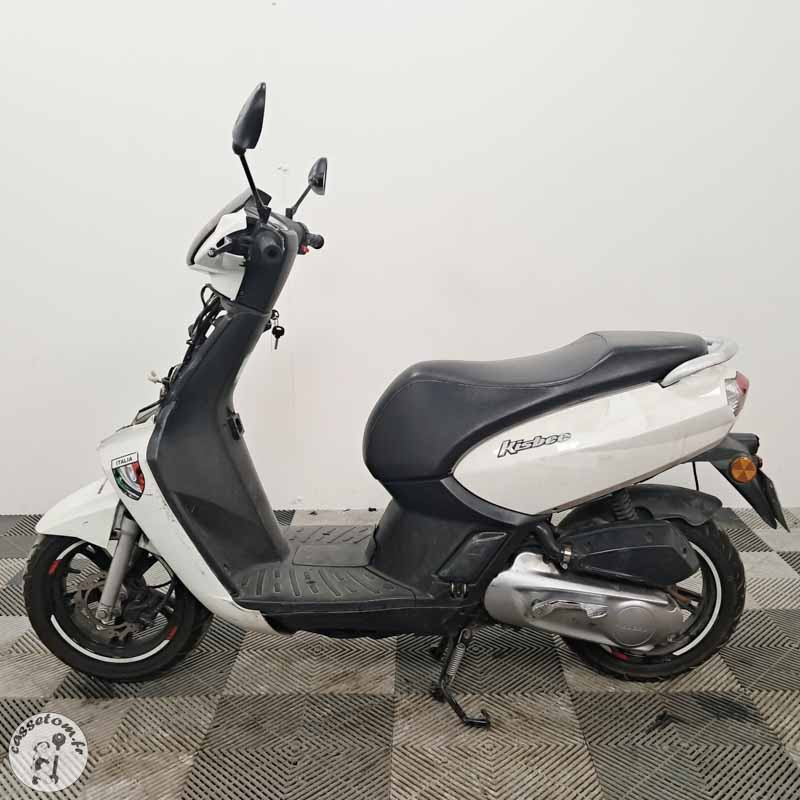 Peugeot Kisbee 50 2019 accidente - La Casse de l Oncle Tom