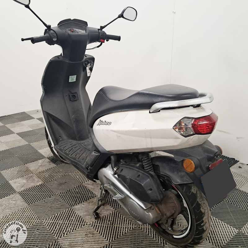 Peugeot Kisbee 50 2019 accidente - La Casse de l Oncle Tom