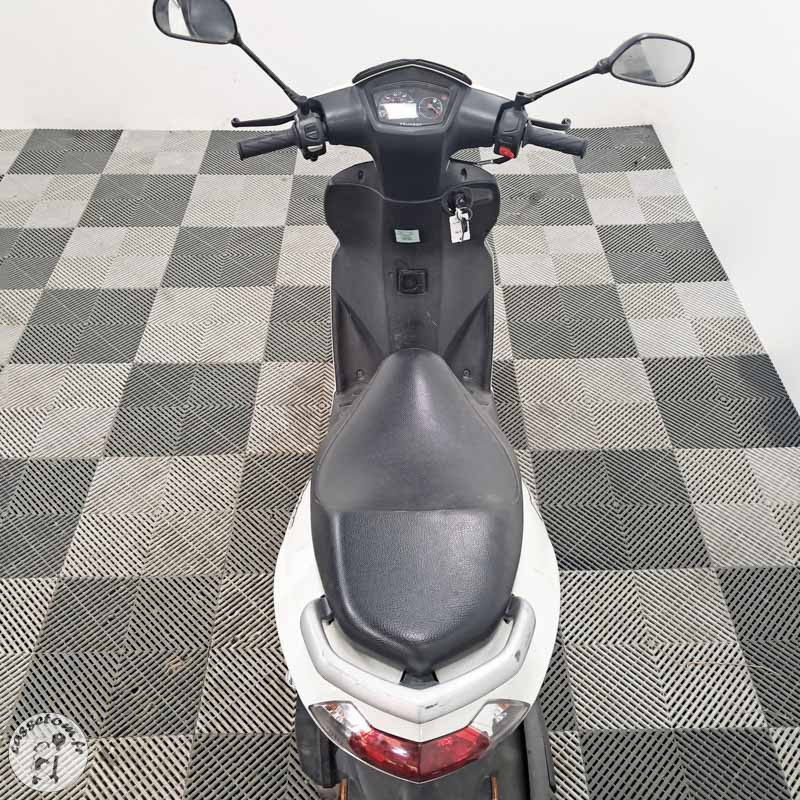 Peugeot Kisbee 50 2019 accidente - La Casse de l Oncle Tom