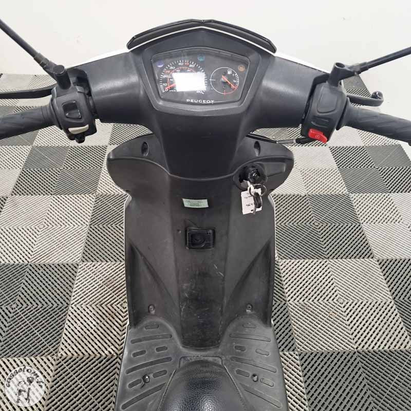 Peugeot Kisbee 50 2019 accidente - La Casse de l Oncle Tom