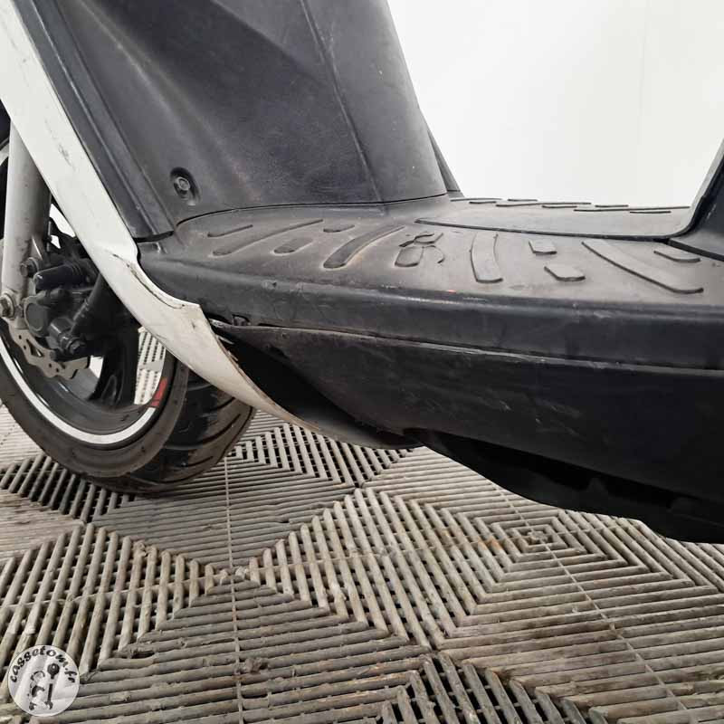 Peugeot Kisbee 50 2019 accidente - La Casse de l Oncle Tom