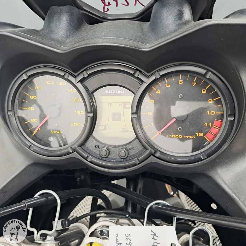 SUZUKI DL650 645 2010 accidentée - La Casse de l Oncle Tom