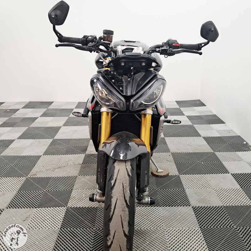 TRIUMPH SPEED TRI 1159 2022 accidentée - La Casse de l Oncle Tom