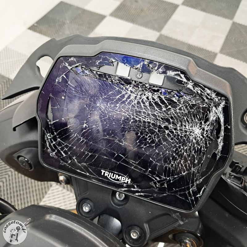TRIUMPH SPEED TRI 1159 2022 accidentée - La Casse de l Oncle Tom