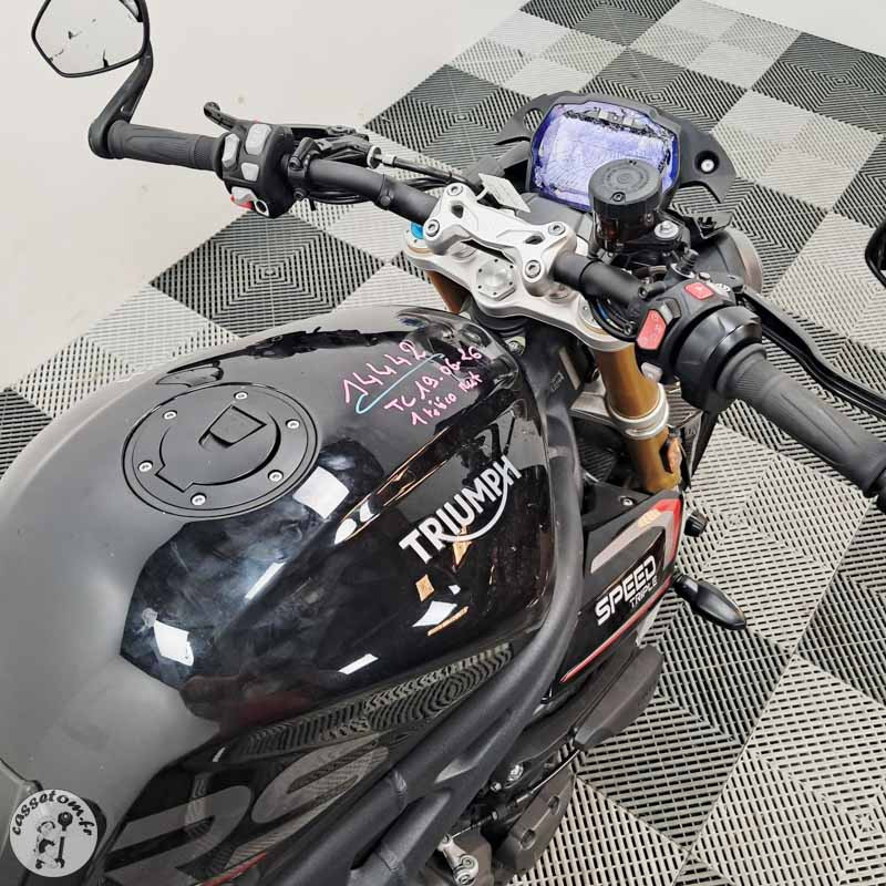 TRIUMPH SPEED TRI 1159 2022 accidentée - La Casse de l Oncle Tom