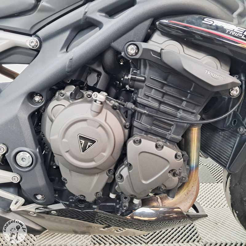 TRIUMPH SPEED TRI 1159 2022 accidentée - La Casse de l Oncle Tom