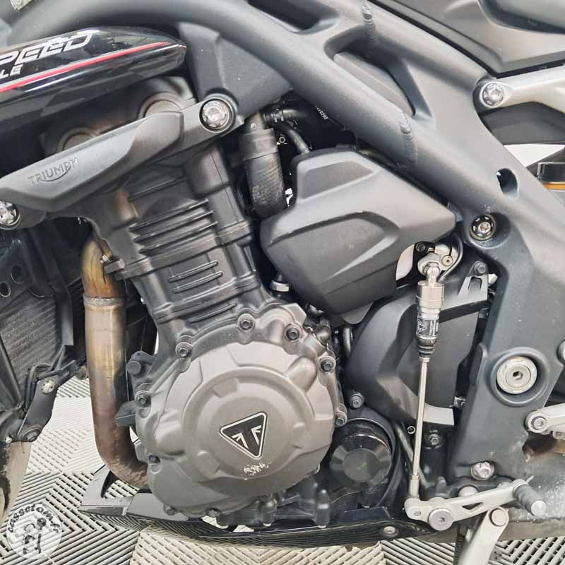 TRIUMPH SPEED TRI 1159 2022 accidentée - La Casse de l Oncle Tom