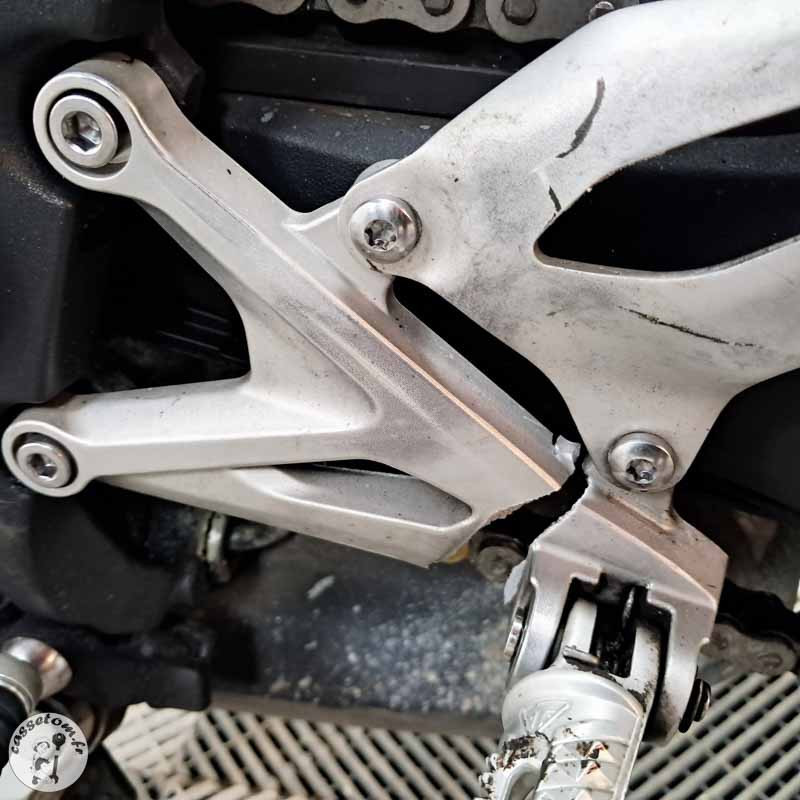 TRIUMPH SPEED TRI 1159 2022 accidentée - La Casse de l Oncle Tom