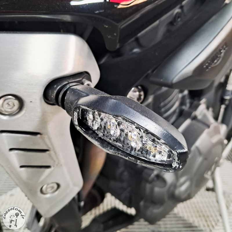 TRIUMPH SPEED TRI 1159 2022 accidentée - La Casse de l Oncle Tom