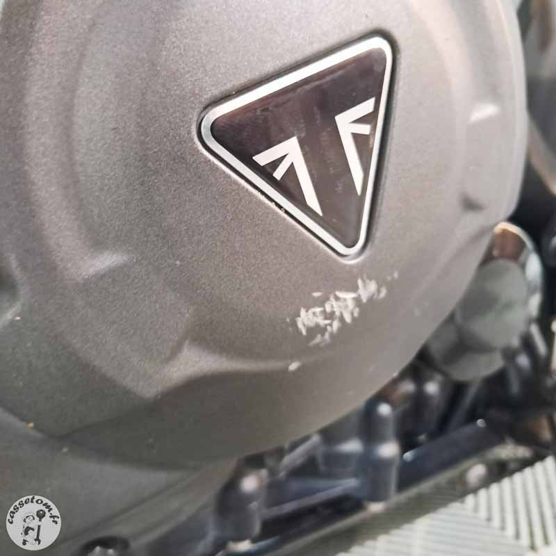 TRIUMPH SPEED TRI 1159 2022 accidentée - La Casse de l Oncle Tom
