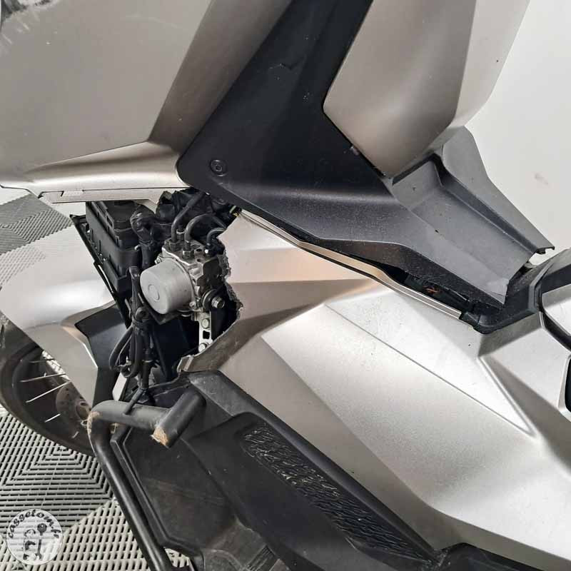HONDA X-ADV 745 2021 accidenté - La Casse de l Oncle Tom