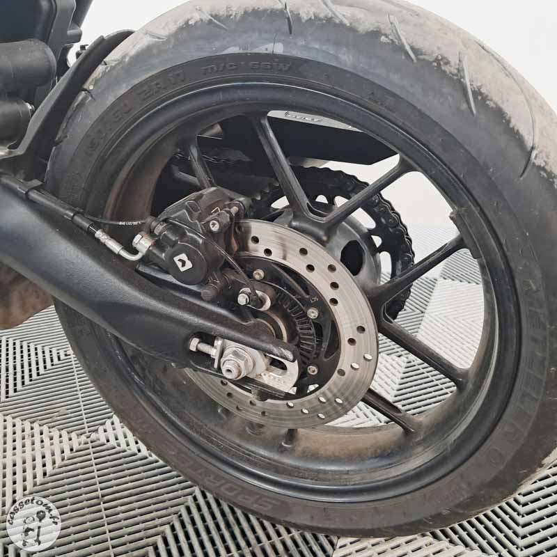 TRIUMPH SPEED 400 398cc 2025 accidentée - La Casse de l Oncle Tom