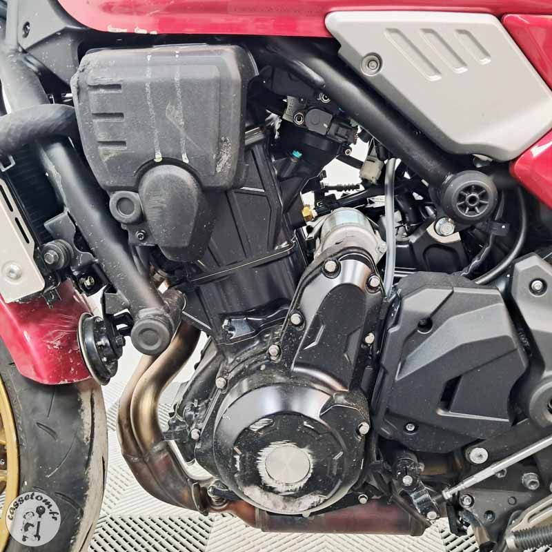 KAWASAKI Z650RS 649 2025 accidentée - La Casse de l Oncle Tom