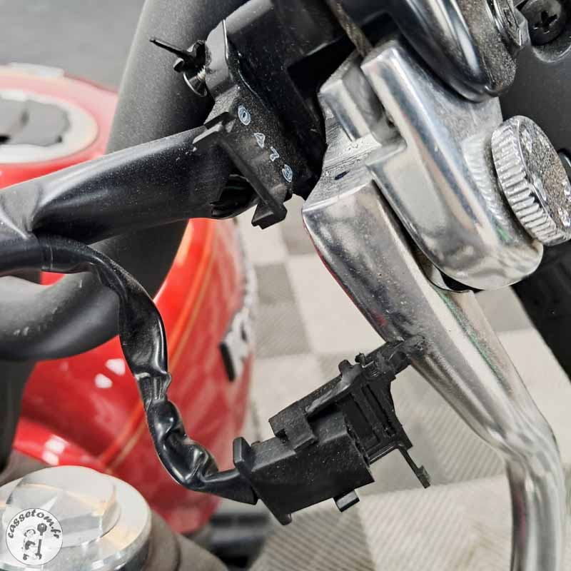 KAWASAKI Z650RS 649 2025 accidentée - La Casse de l Oncle Tom