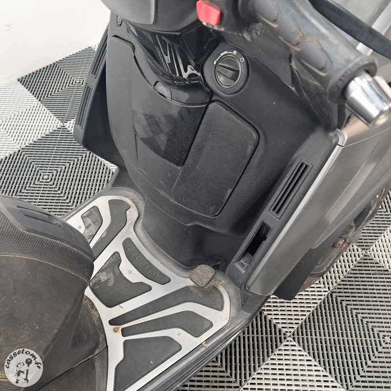 PEUGEOT METROPOLI 399 2017 accidenté - La Casse de l Oncle Tom