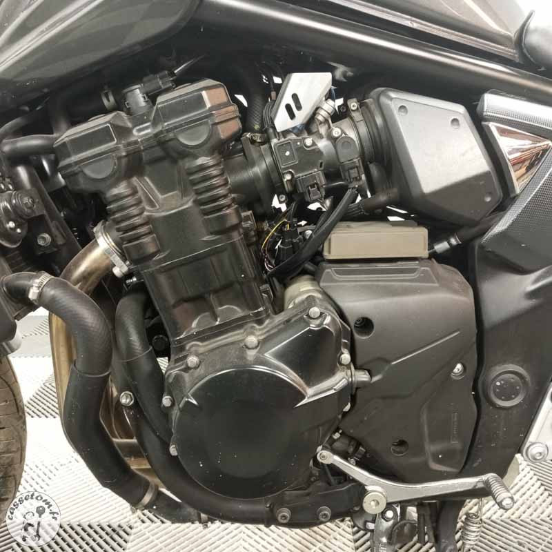 SUZUKI GSF650 656 2014 accidentée - La Casse de l Oncle Tom