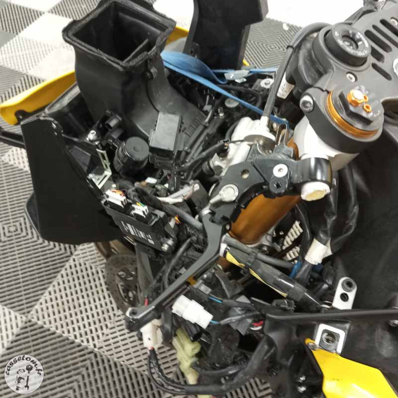 YAMAHA YZFR1 998 2016 accidentée - La Casse de l Oncle Tom