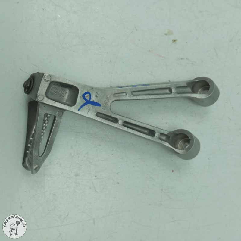 Platine  + repose pied arrière droit Honda 650 cbr ra 2022 - Cassetom - Nos pieces motos