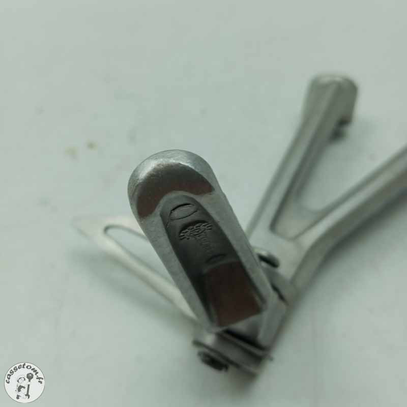 Platine  + repose pied arrière droit Honda 650 cbr ra 2022 - Cassetom - Nos pieces motos