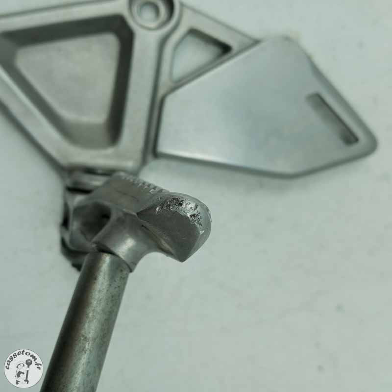 Platine + repose pied  avant gauche  Honda 650 cbr ra 2022 - Cassetom - Nos pieces motos