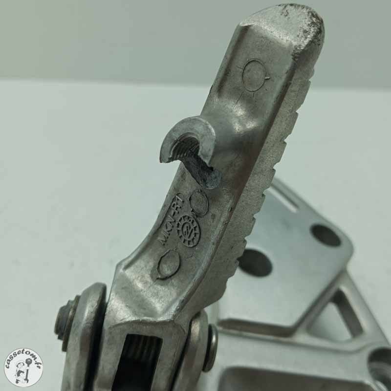Platine + repose pied avant droit  Honda 650 cbr ra 2022 - Cassetom - Nos pieces motos