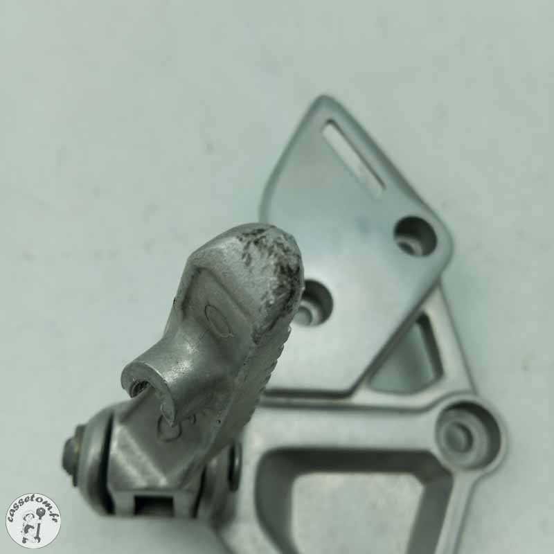 Platine + repose pied avant droit  Honda 650 cbr ra 2022 - Cassetom - Nos pieces motos