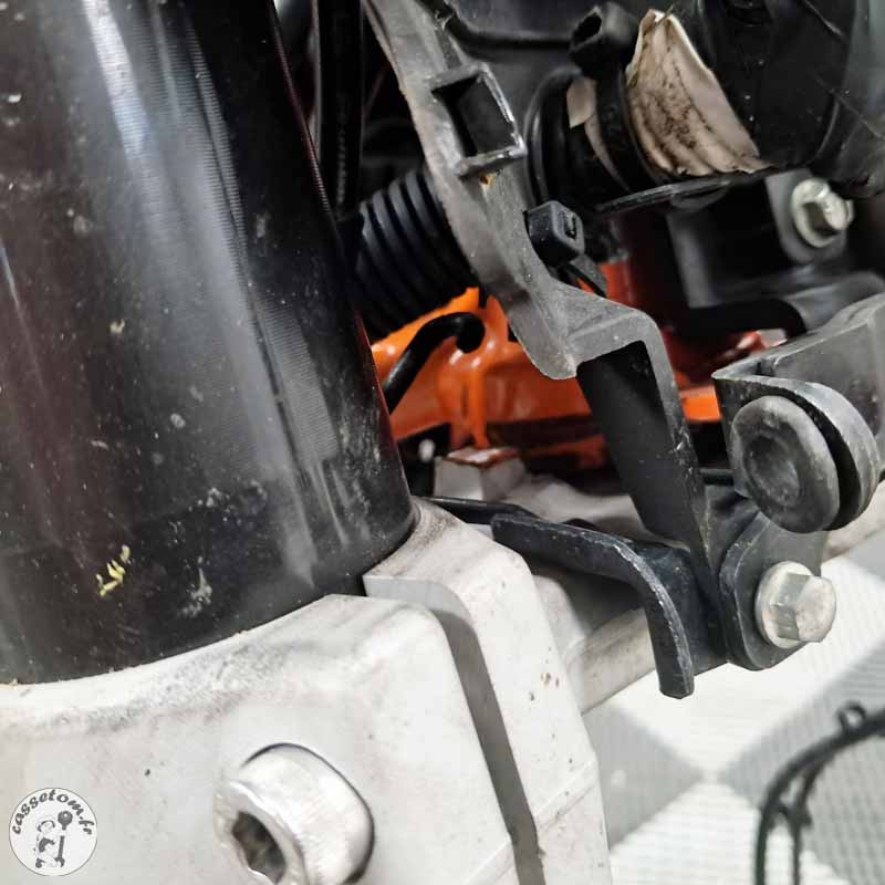 K.T.M. 390DUKEC2 373 2014 accidentée - La Casse de l Oncle Tom