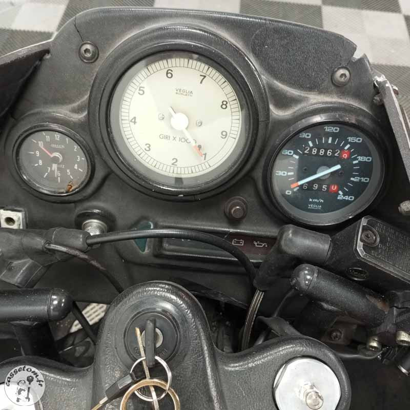 GUZZI 1000MANS 948 1990 accidentée - La Casse de l Oncle Tom