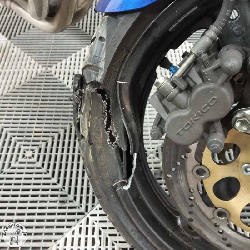 SUZUKI GSF650 600 2002 accidentée - La Casse de l Oncle Tom