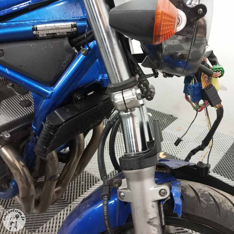 SUZUKI GSF650 600 2002 accidentée - La Casse de l Oncle Tom