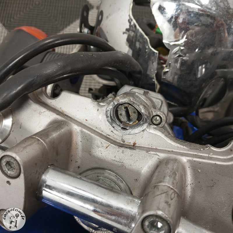SUZUKI GSF650 600 2002 accidentée - La Casse de l Oncle Tom
