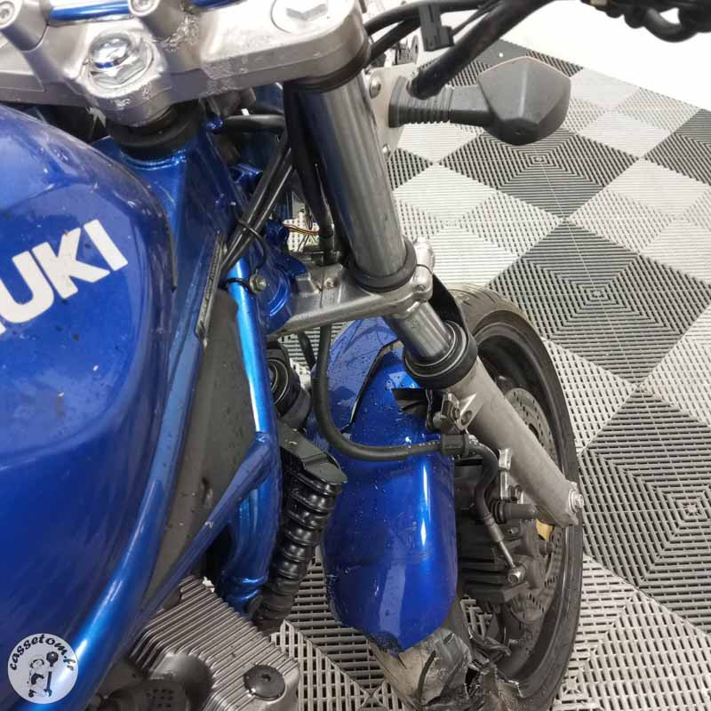 SUZUKI GSF650 600 2002 accidentée - La Casse de l Oncle Tom