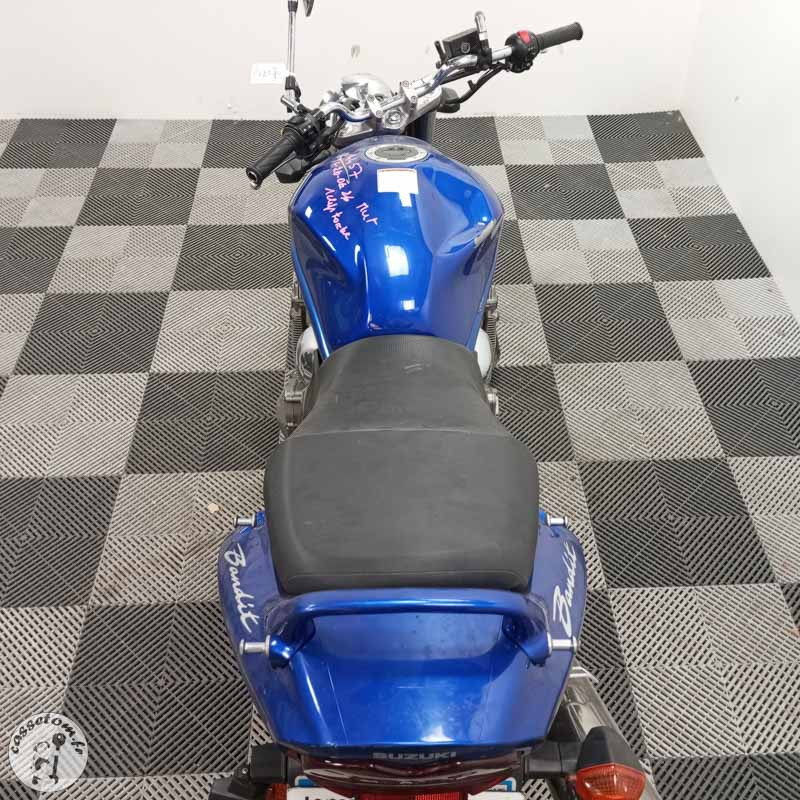 SUZUKI GSF650 600 2002 accidentée - La Casse de l Oncle Tom