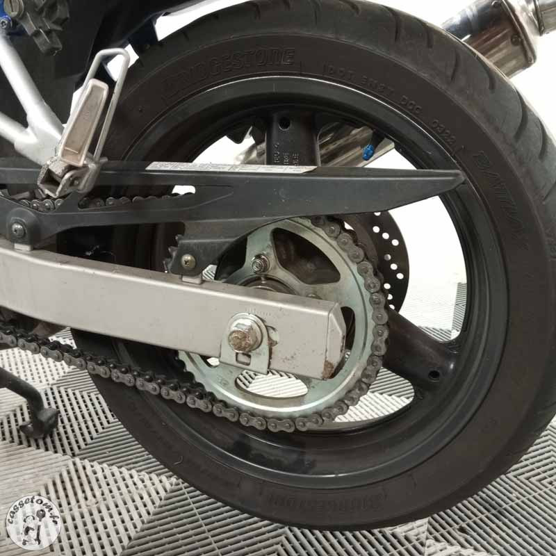 SUZUKI GSF650 600 2002 accidentée - La Casse de l Oncle Tom