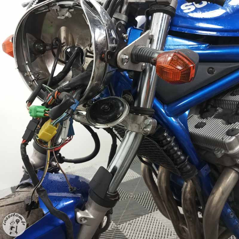 SUZUKI GSF650 600 2002 accidentée - La Casse de l Oncle Tom