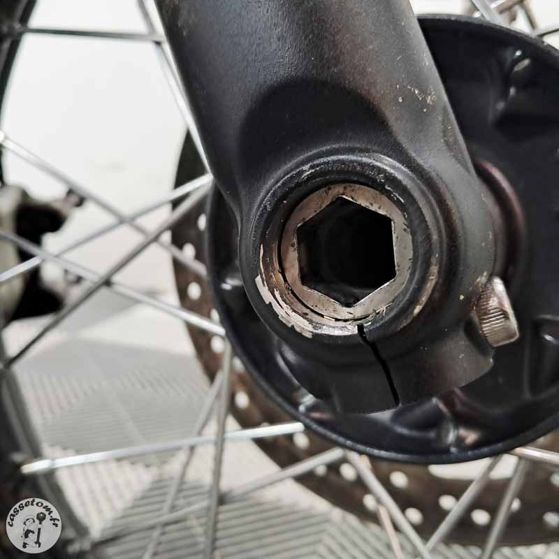 TRIUMPH STREETSCR 900 2020 accidentée - La Casse de l Oncle Tom
