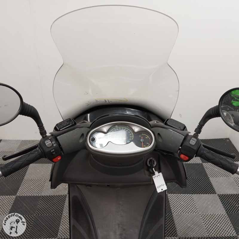 YAMAHA YP125 124 2005 accidente - La Casse de l Oncle Tom
