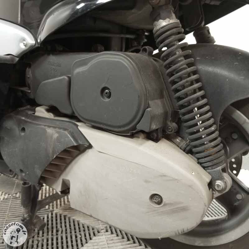 YAMAHA YP125 124 2005 accidente - La Casse de l Oncle Tom