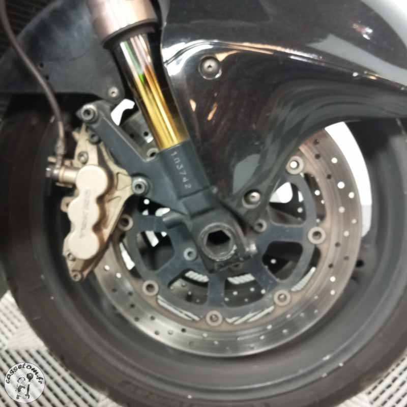 SUZUKI GSX1300R HAYABUSA 1300 2005 accidentée - La Casse de l Oncle To