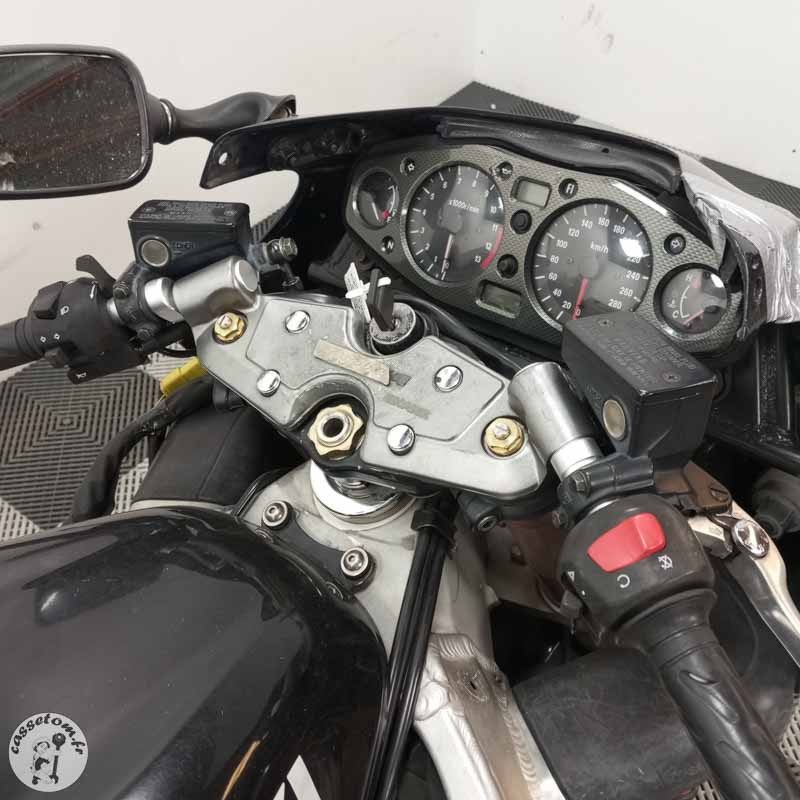 SUZUKI GSX1300R HAYABUSA 1300 2005 accidentée - La Casse de l Oncle To