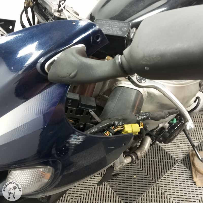 SUZUKI GSX1300R HAYABUSA 1300 2005 accidentée - La Casse de l Oncle To