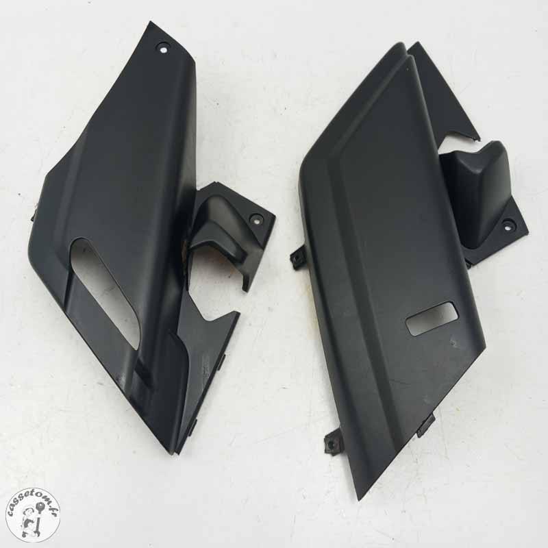 Caches sous reposes pieds droit et gauche  Yamaha 125 x max 2008 - Cassetom - Nos pieces motos