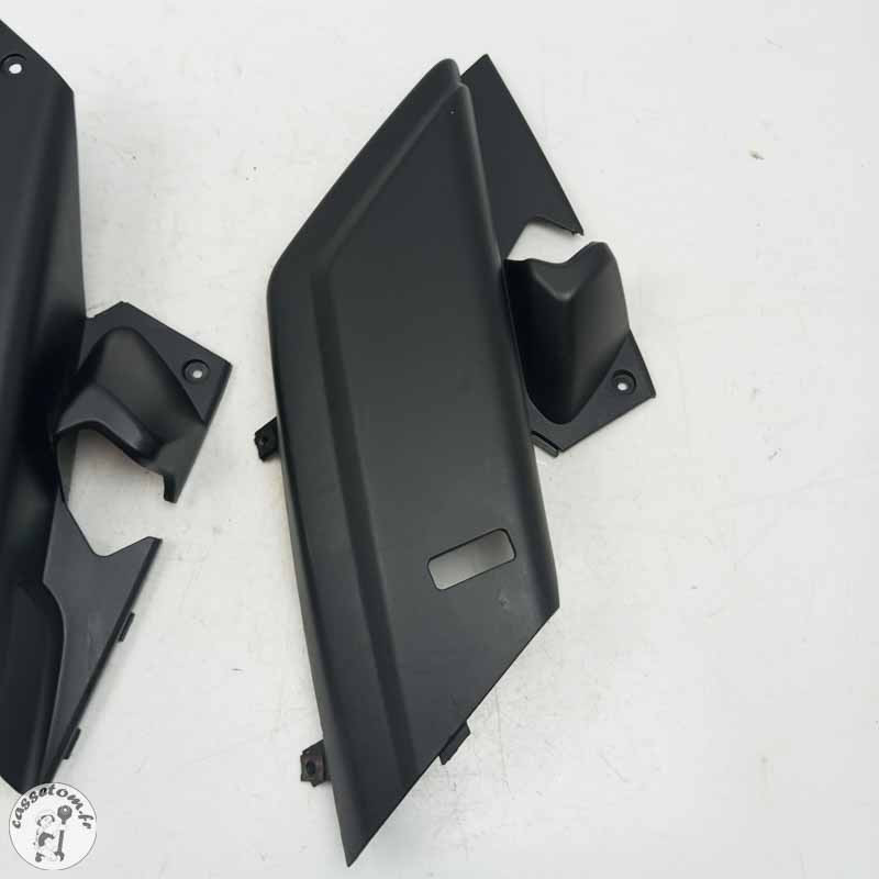 Caches sous reposes pieds droit et gauche  Yamaha 125 x max 2008 - Cassetom - Nos pieces motos