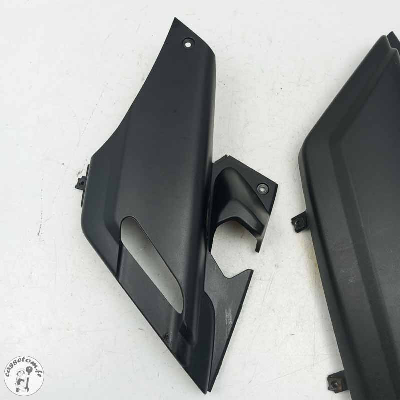 Caches sous reposes pieds droit et gauche  Yamaha 125 x max 2008 - Cassetom - Nos pieces motos