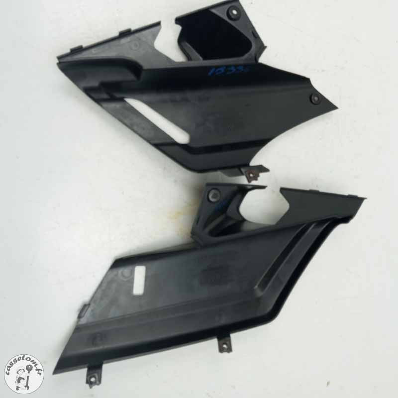 Caches sous reposes pieds droit et gauche  Yamaha 125 x max 2008 - Cassetom - Nos pieces motos