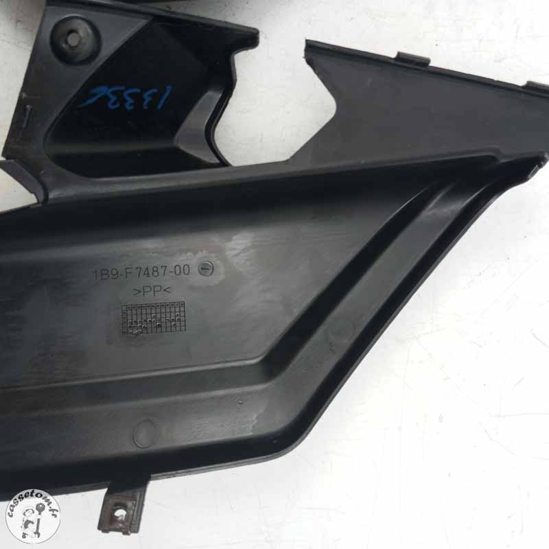 Caches sous reposes pieds droit et gauche  Yamaha 125 x max 2008 - Cassetom - Nos pieces motos