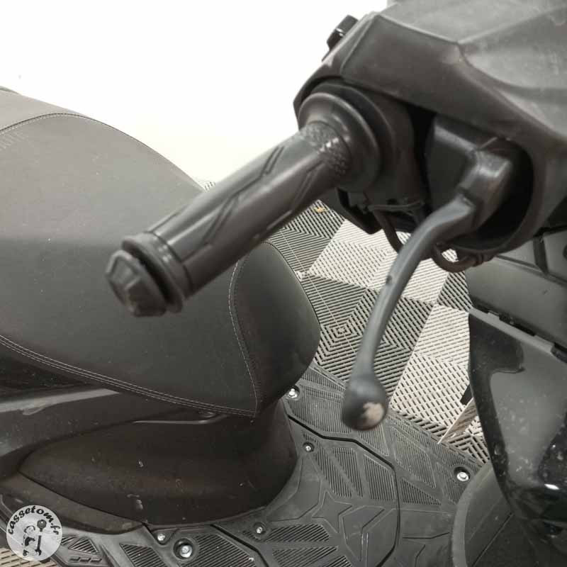 YAMAHA RAYZR 124 2025 accidenté - La Casse de l Oncle Tom