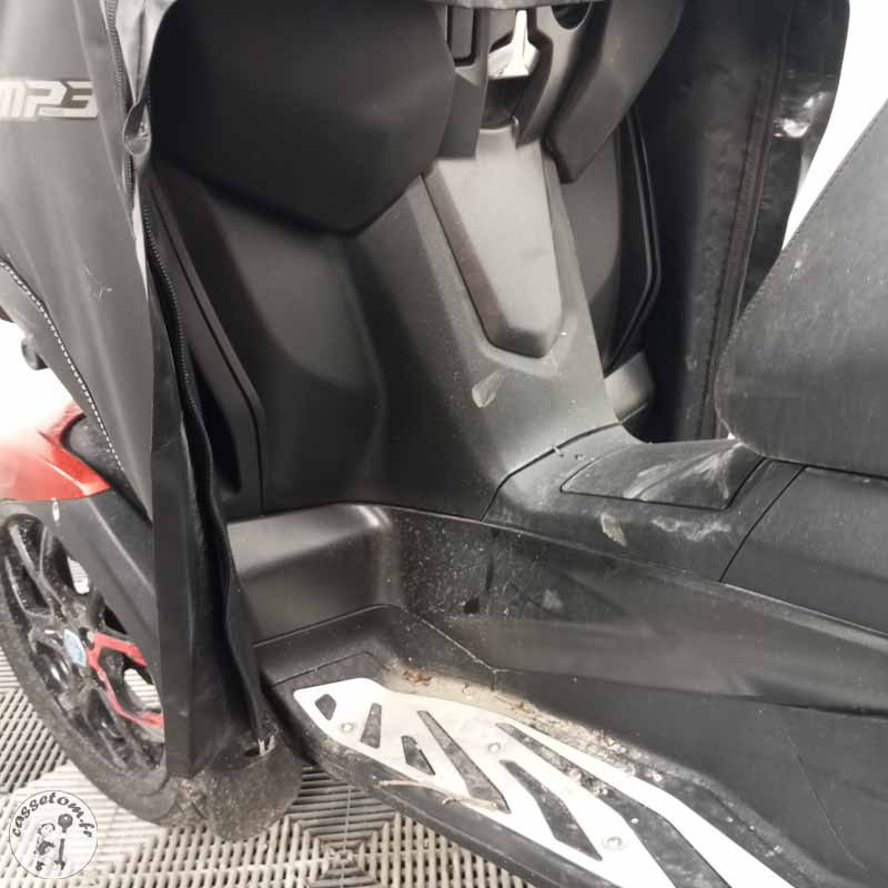 PIAGGIO MP3 400 RST 2023 accidenté - La Casse de l Oncle Tom